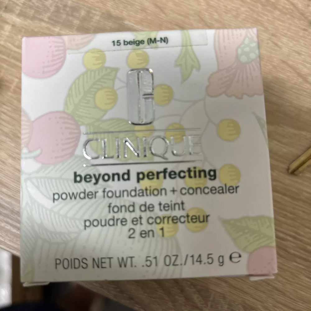 Clinique Beyond Perfecting Powder Foundation + Concealer