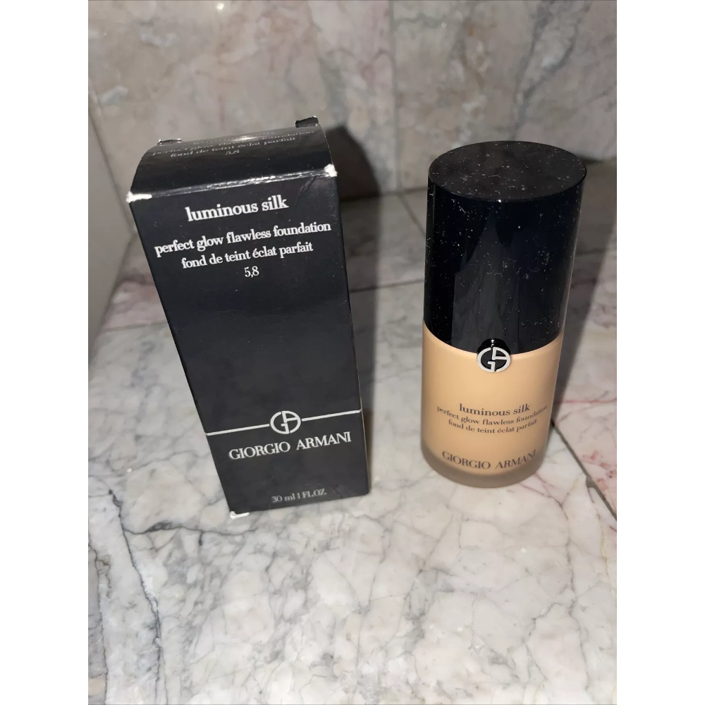 Armani Luminous Silk Foundation